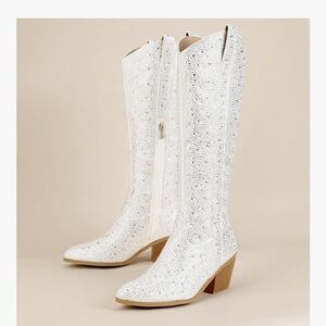 IDIFU White Heeled Boots